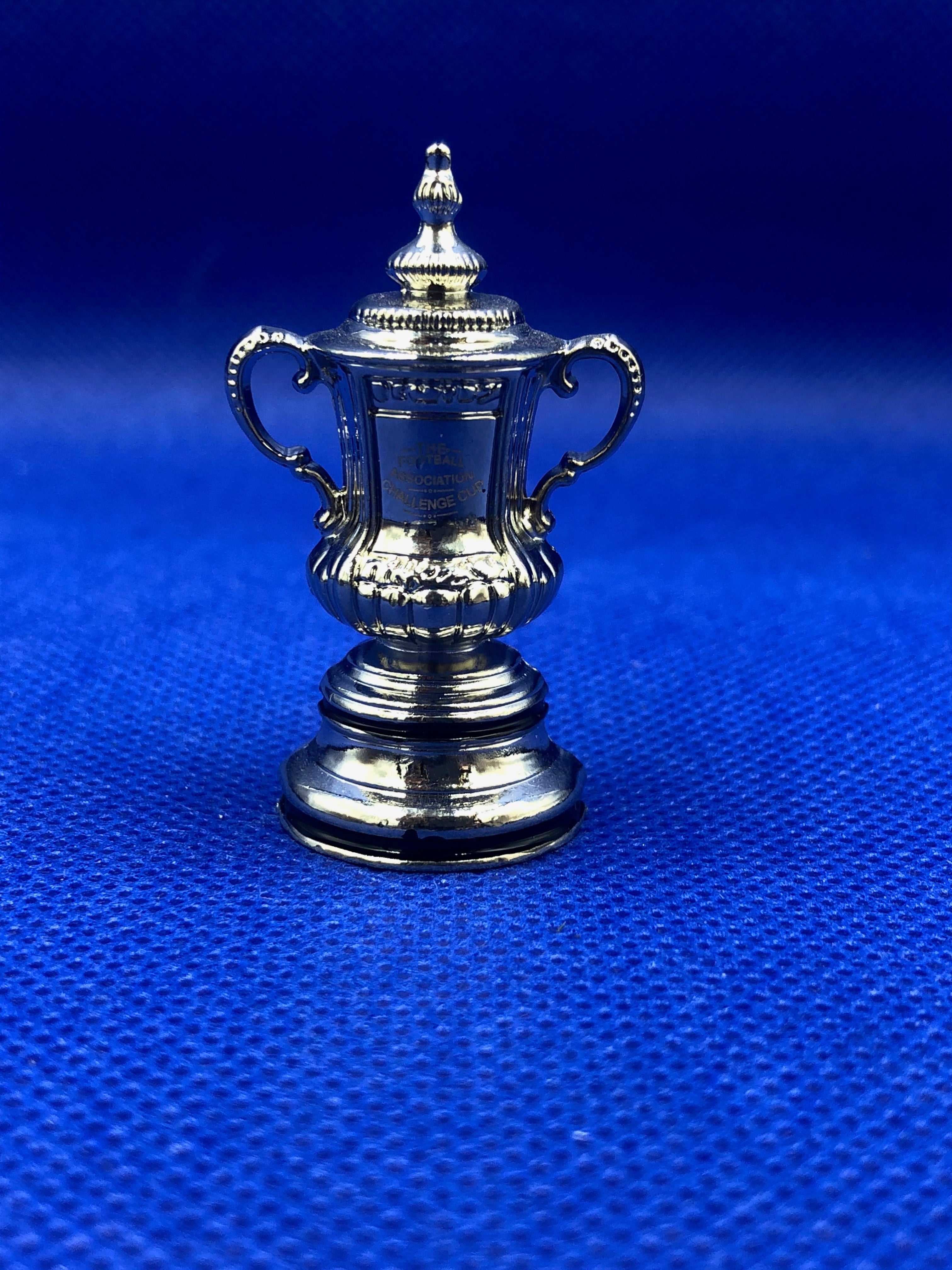 Subbuteo trofeo F.A. Cup 4cm in metallo