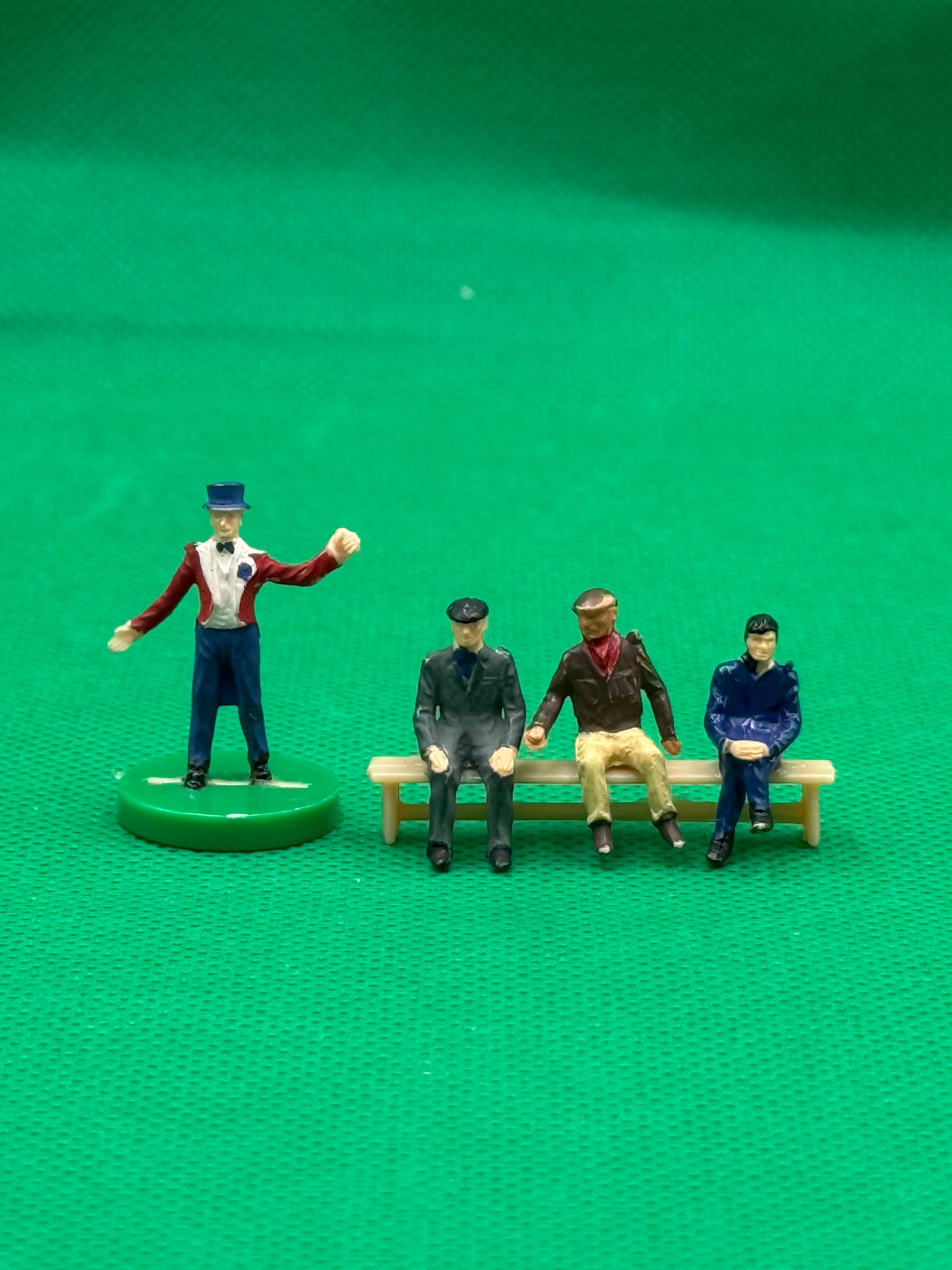 Subbuteo set bench & mascotte Ken Bailey c114